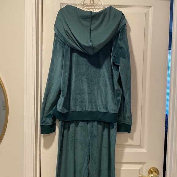 Victoria’s Secret Pink L & M Green Velour Sweatsuit - Picture 11 of 15